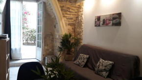 Hyper centre, Proche des monuments romains, Parking gratuit, Au calme